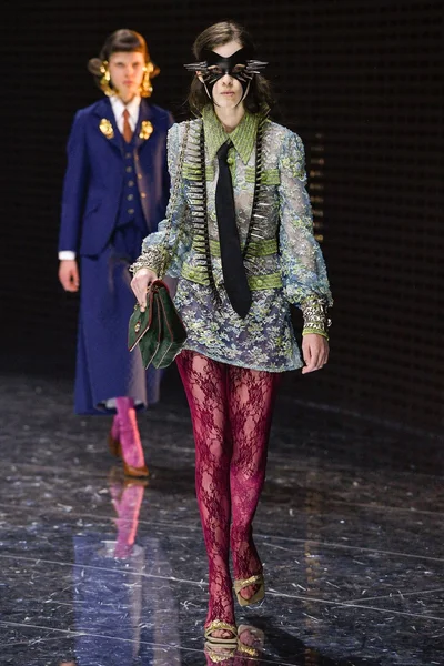Look 26